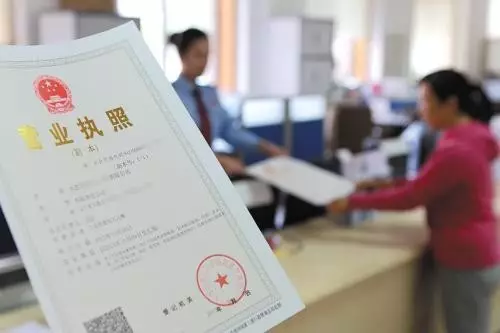 鄭州市經(jīng)開區(qū)居民樓一層開飯店手續(xù)，需要辦理哪些證件？